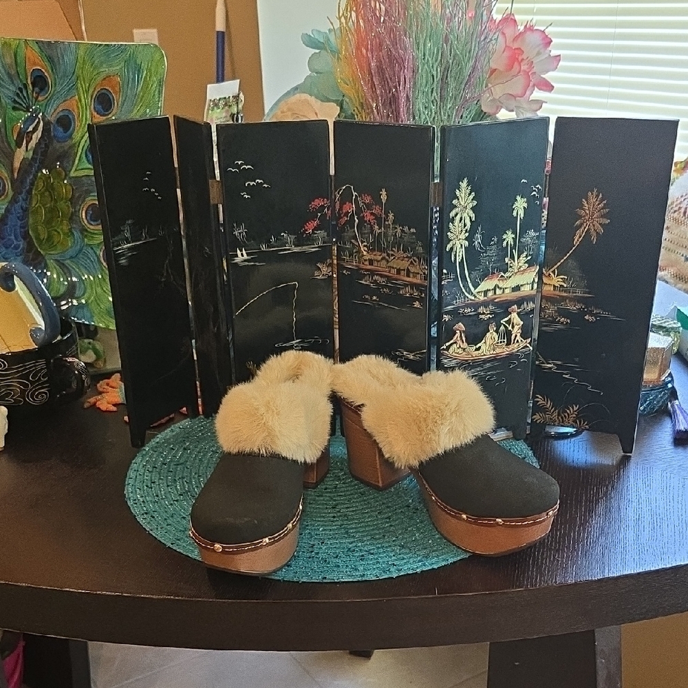 Black and Tan Fur-Lined Clogs